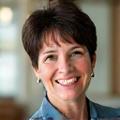 Portrait of Dr. Evelyn Reed, a nutritionist with a warm and approachable smile.